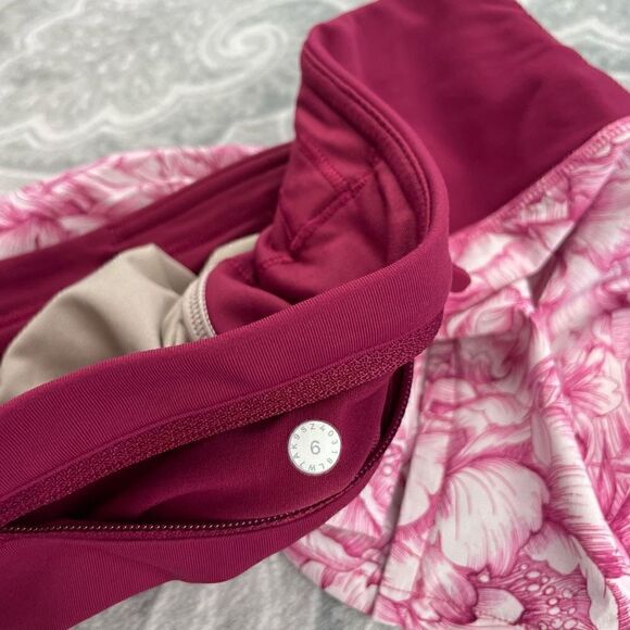 Womens Lululemon Run Times Short II *4 - Picture 6 of 6